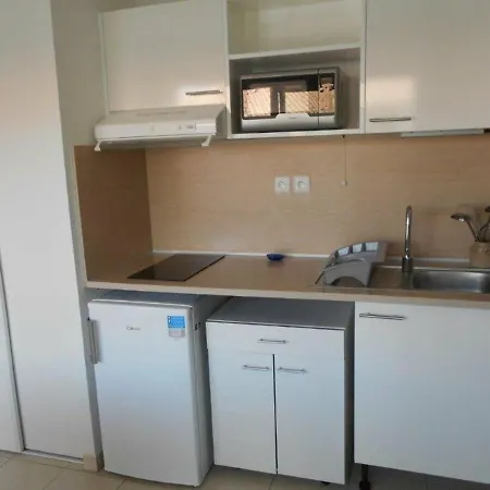 Appartement 2 Pieces, Terrasse, Parking Prive, Proche Et Centre, Grau-du-roi - Fr-1-250-174 *
