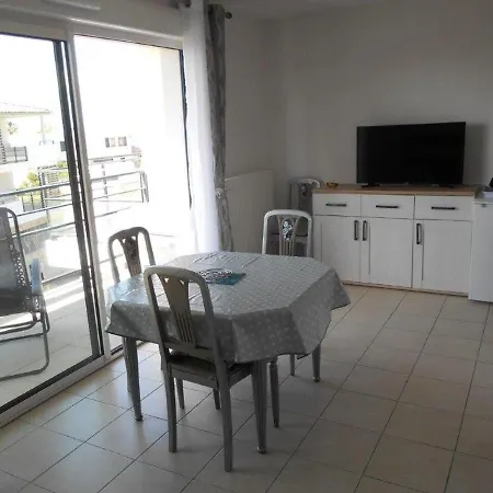 2 Pieces, Terrasse, Parking Prive, Proche Et Centre, Grau-du-roi - Fr-1-250-174 Holiday home *