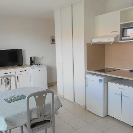 2 Pieces, Terrasse, Parking Prive, Proche Et Centre, Grau-du-roi - Fr-1-250-174 *