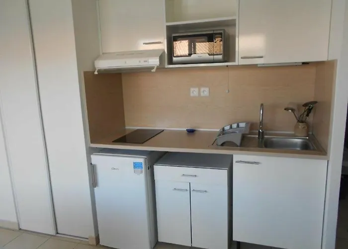 Hébergement de vacances 2 Pièces, Terrasse, Parking Privé, Proche Et Centre, Grau-du-roi - Fr-1-250-174 *