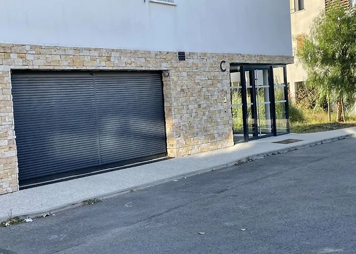 2 Pièces, Terrasse, Parking Privé, Proche Et Centre, Grau-du-roi - Fr-1-250-174 * Le Grau-du-Roi