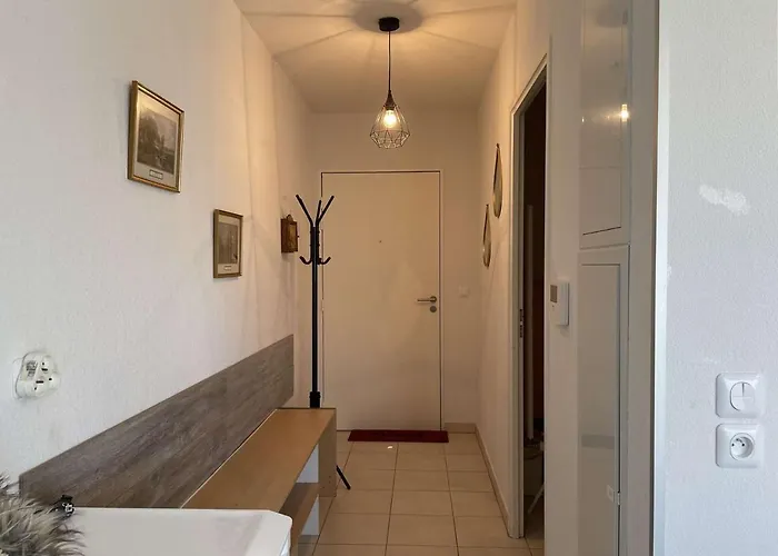 2 Pièces, Terrasse, Parking Privé, Proche Et Centre, Grau-du-roi - Fr-1-250-174